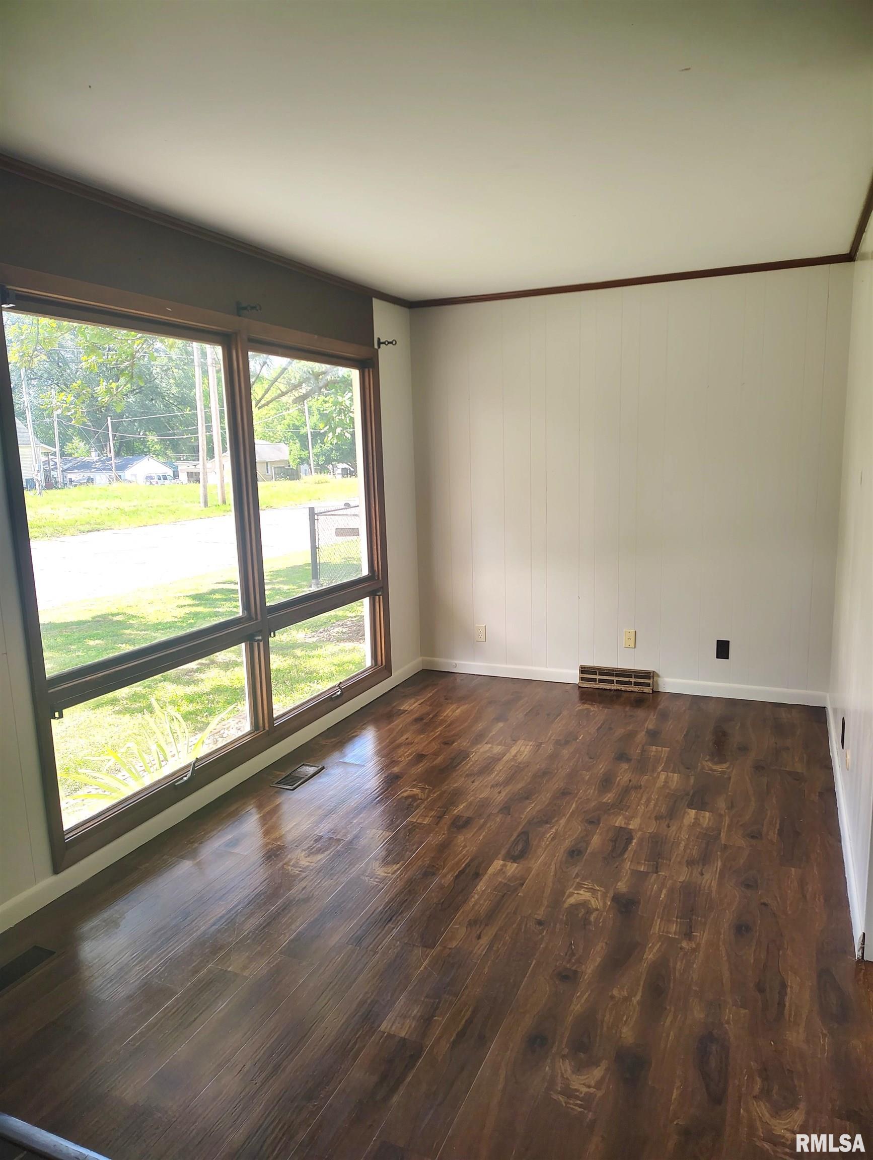 1031 East Olive Street Canton, IL 61520 - Photo 6 of 27