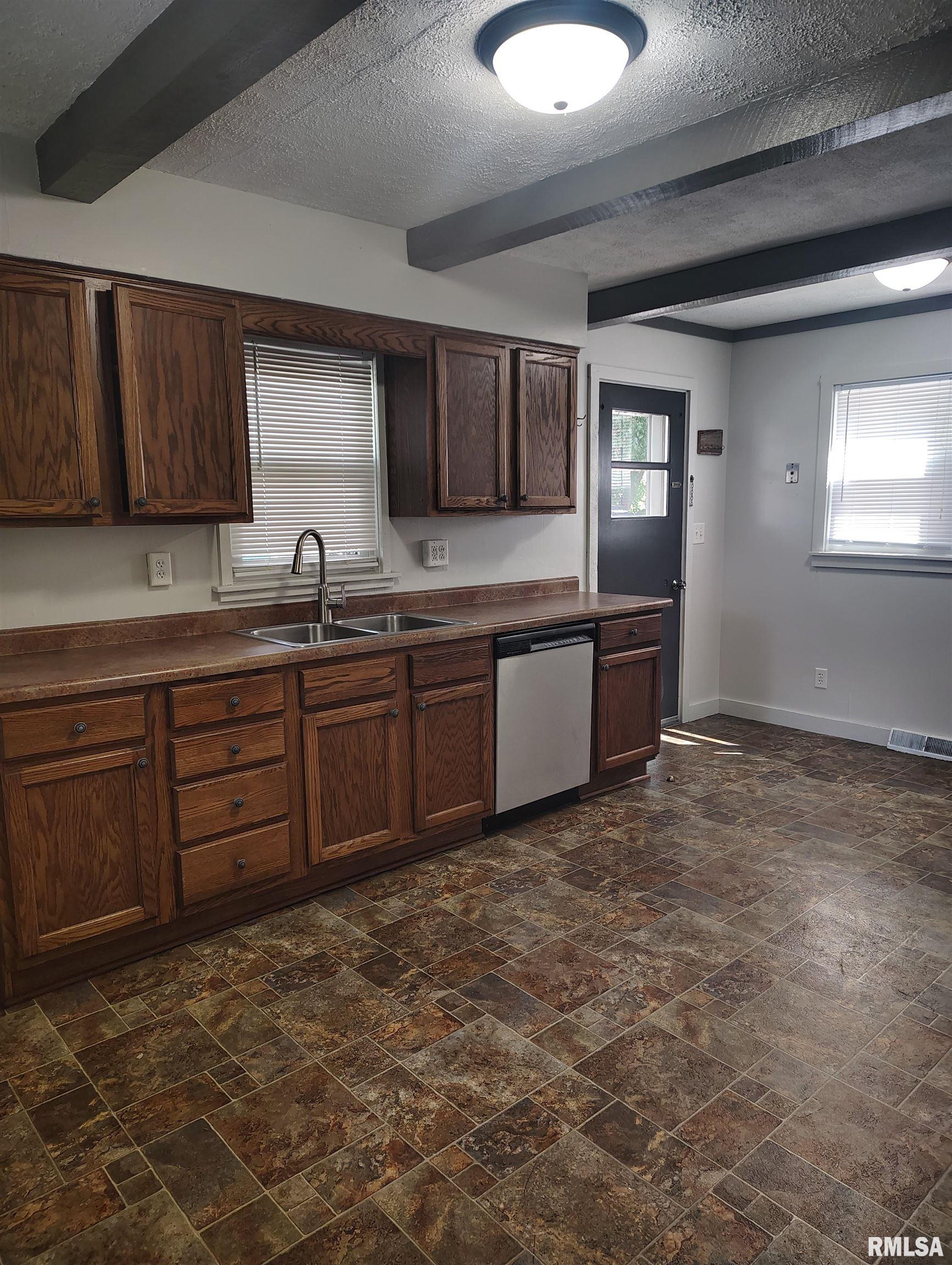 1031 East Olive Street Canton, IL 61520 - Photo 9 of 27