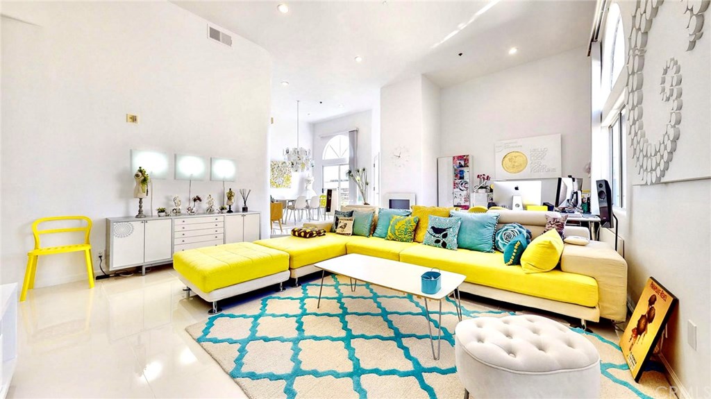 840 North Croft Avenue, Unit PH301 Los Angeles, CA 90069 - Photo 1 of 44