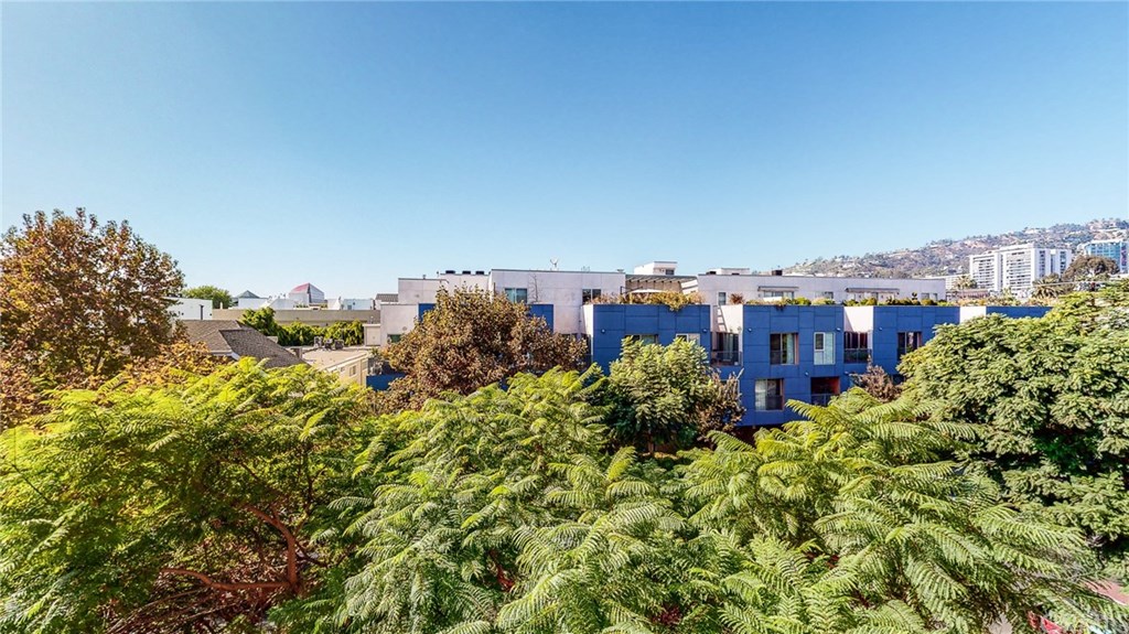 840 North Croft Avenue, Unit PH301 Los Angeles, CA 90069 - Photo 14 of 44