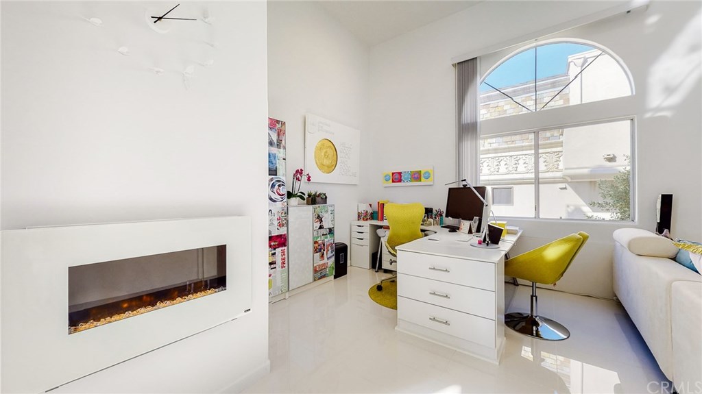 840 North Croft Avenue, Unit PH301 Los Angeles, CA 90069 - Photo 16 of 44