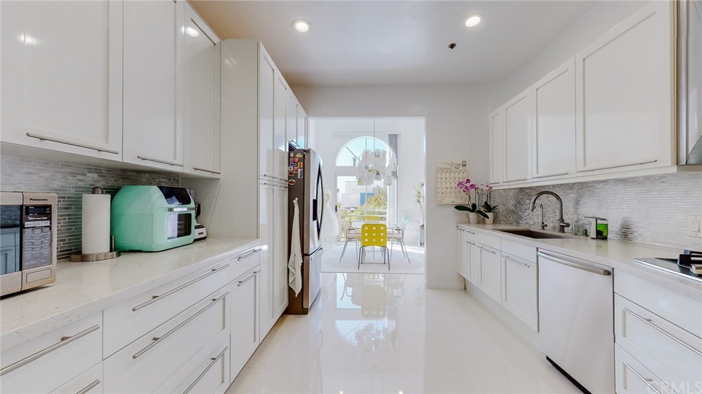 840 North Croft Avenue, Unit PH301 Los Angeles, CA 90069 - Photo 18 of 44