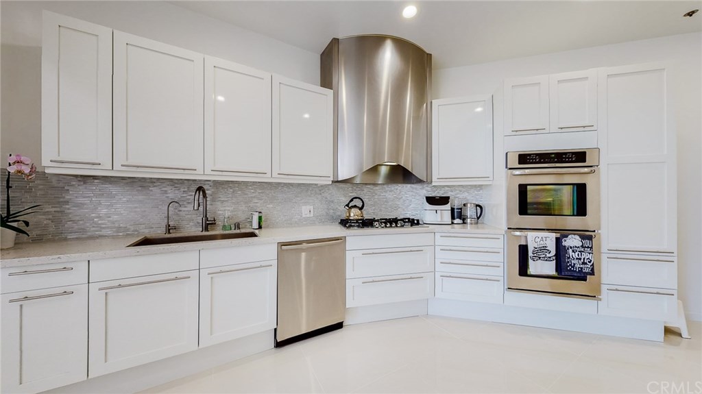 840 North Croft Avenue, Unit PH301 Los Angeles, CA 90069 - Photo 19 of 44