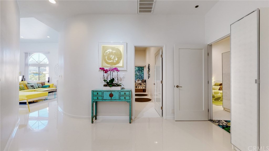 840 North Croft Avenue, Unit PH301 Los Angeles, CA 90069 - Photo 21 of 44