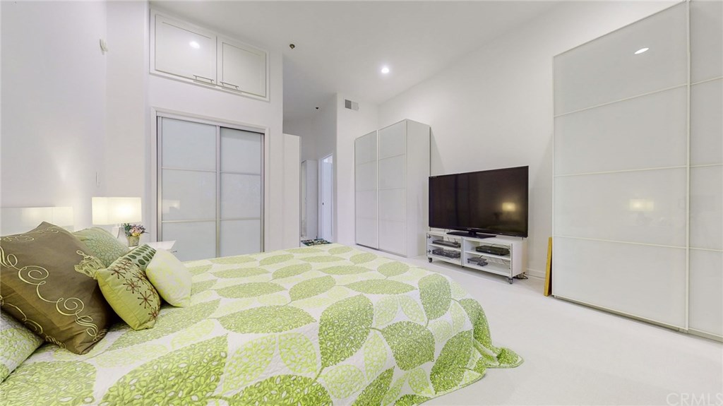 840 North Croft Avenue, Unit PH301 Los Angeles, CA 90069 - Photo 24 of 44