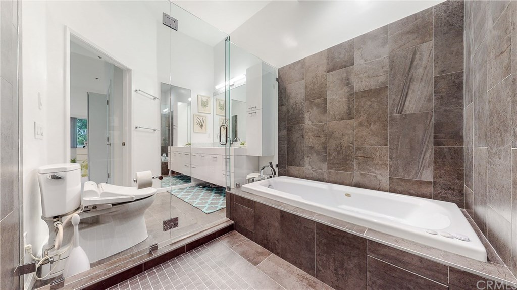 840 North Croft Avenue, Unit PH301 Los Angeles, CA 90069 - Photo 29 of 44