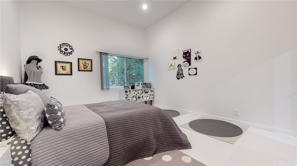 840 North Croft Avenue, Unit PH301 Los Angeles, CA 90069 - Photo 32 of 44