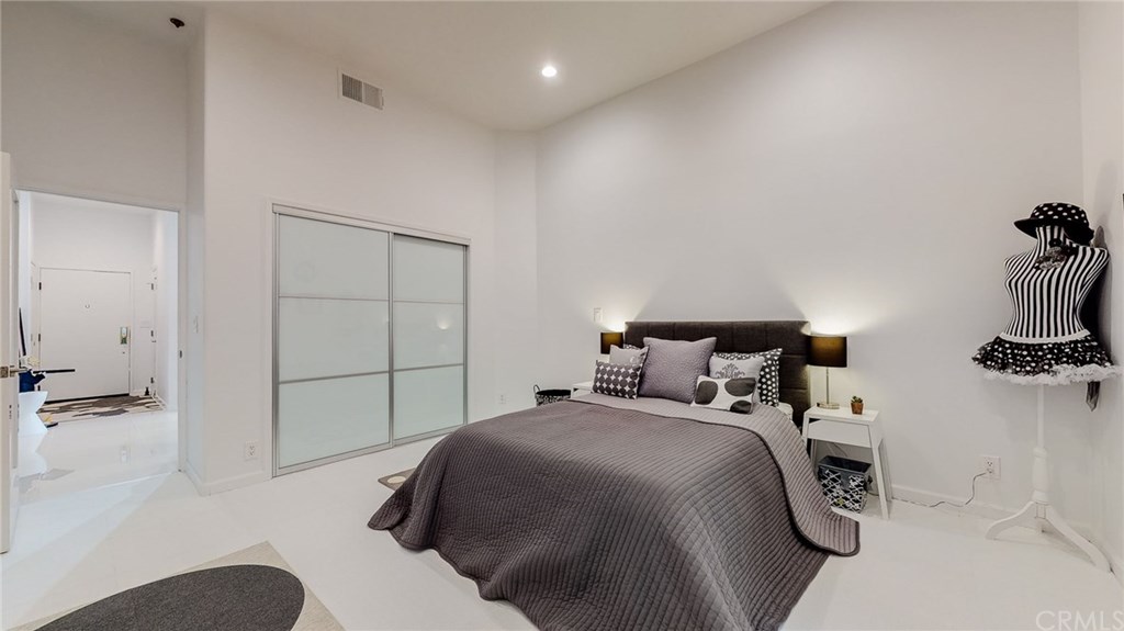 840 North Croft Avenue, Unit PH301 Los Angeles, CA 90069 - Photo 34 of 44