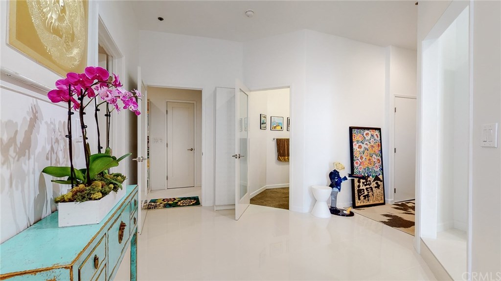 840 North Croft Avenue, Unit PH301 Los Angeles, CA 90069 - Photo 38 of 44