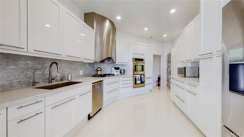 840 North Croft Avenue, Unit PH301 Los Angeles, CA 90069 - Photo 5 of 44