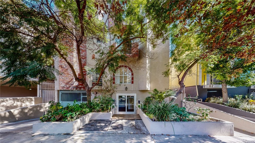 840 North Croft Avenue, Unit PH301 Los Angeles, CA 90069 - Photo 43 of 44