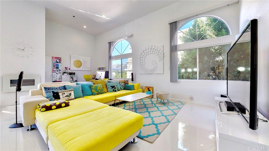 840 North Croft Avenue, Unit PH301 Los Angeles, CA 90069 - Photo 9 of 44