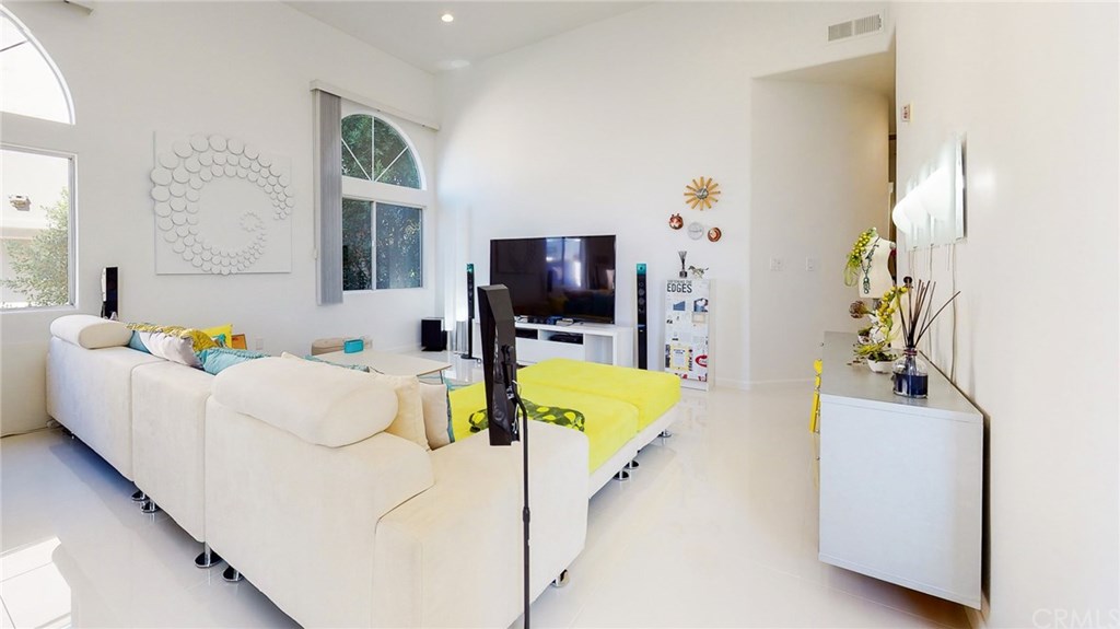 840 North Croft Avenue, Unit PH301 Los Angeles, CA 90069 - Photo 10 of 44