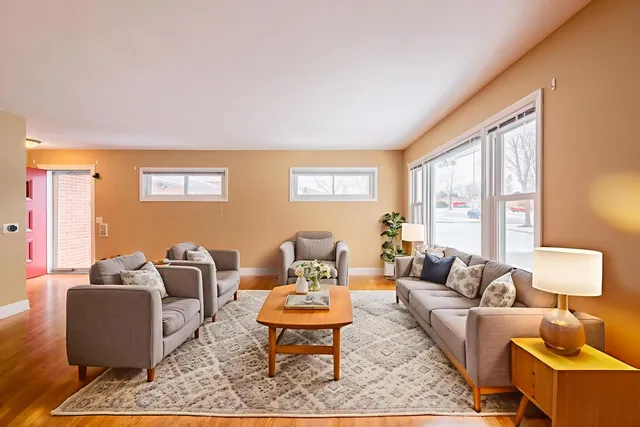 $3,200 | 114 North Forest Avenue, Palatine, IL 60074