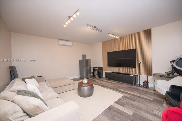 $1,180,000 | 10366 Northwest 68th Terrace, Doral, FL 33178