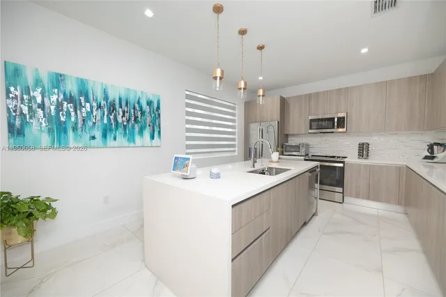 $1,180,000 | 10366 Northwest 68th Terrace, Doral, FL 33178