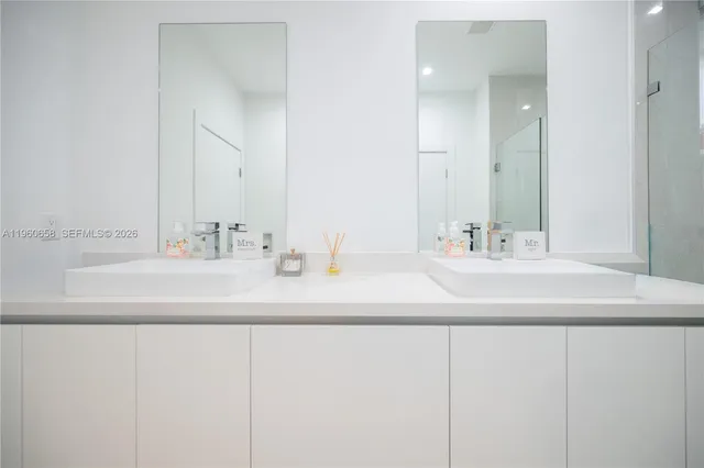 $1,180,000 | 10366 Northwest 68th Terrace, Doral, FL 33178