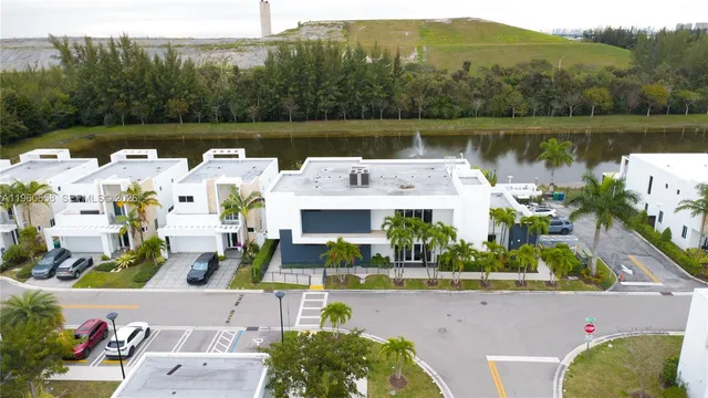 $1,180,000 | 10366 Northwest 68th Terrace, Doral, FL 33178