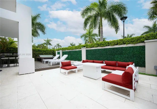 $1,180,000 | 10366 Northwest 68th Terrace, Doral, FL 33178