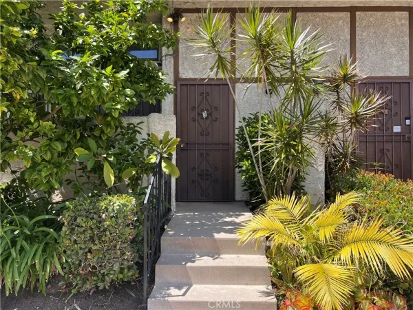 $3,295 | 13243 Vanowen Street, North Hollywood, CA 91605