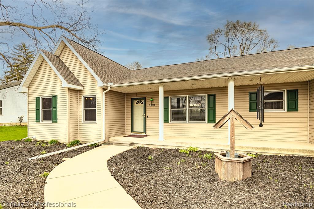 6591 Windiate Road Clarkston, MI 48346 - Photo 2 of 44