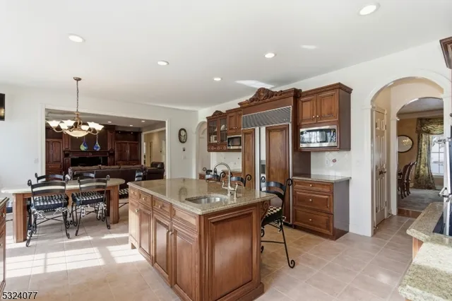 $1,600,000 | 4 Deer Trail Road, Saddle River, NJ 07458