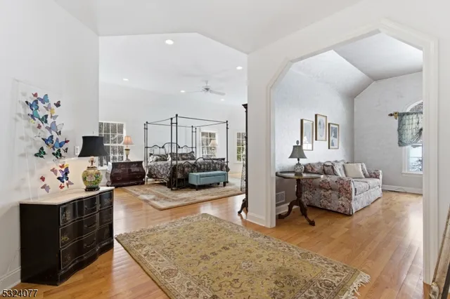 $1,600,000 | 4 Deer Trail Road, Saddle River, NJ 07458