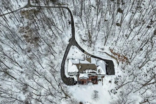 $1,600,000 | 4 Deer Trail Road, Saddle River, NJ 07458
