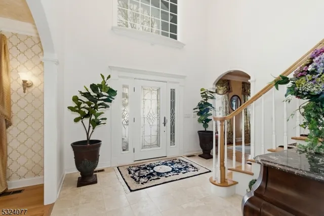 $1,600,000 | 4 Deer Trail Road, Saddle River, NJ 07458