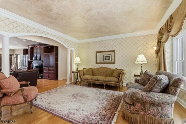 $1,600,000 | 4 Deer Trail Road, Saddle River, NJ 07458