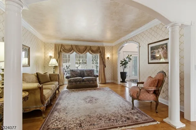 $1,600,000 | 4 Deer Trail Road, Saddle River, NJ 07458