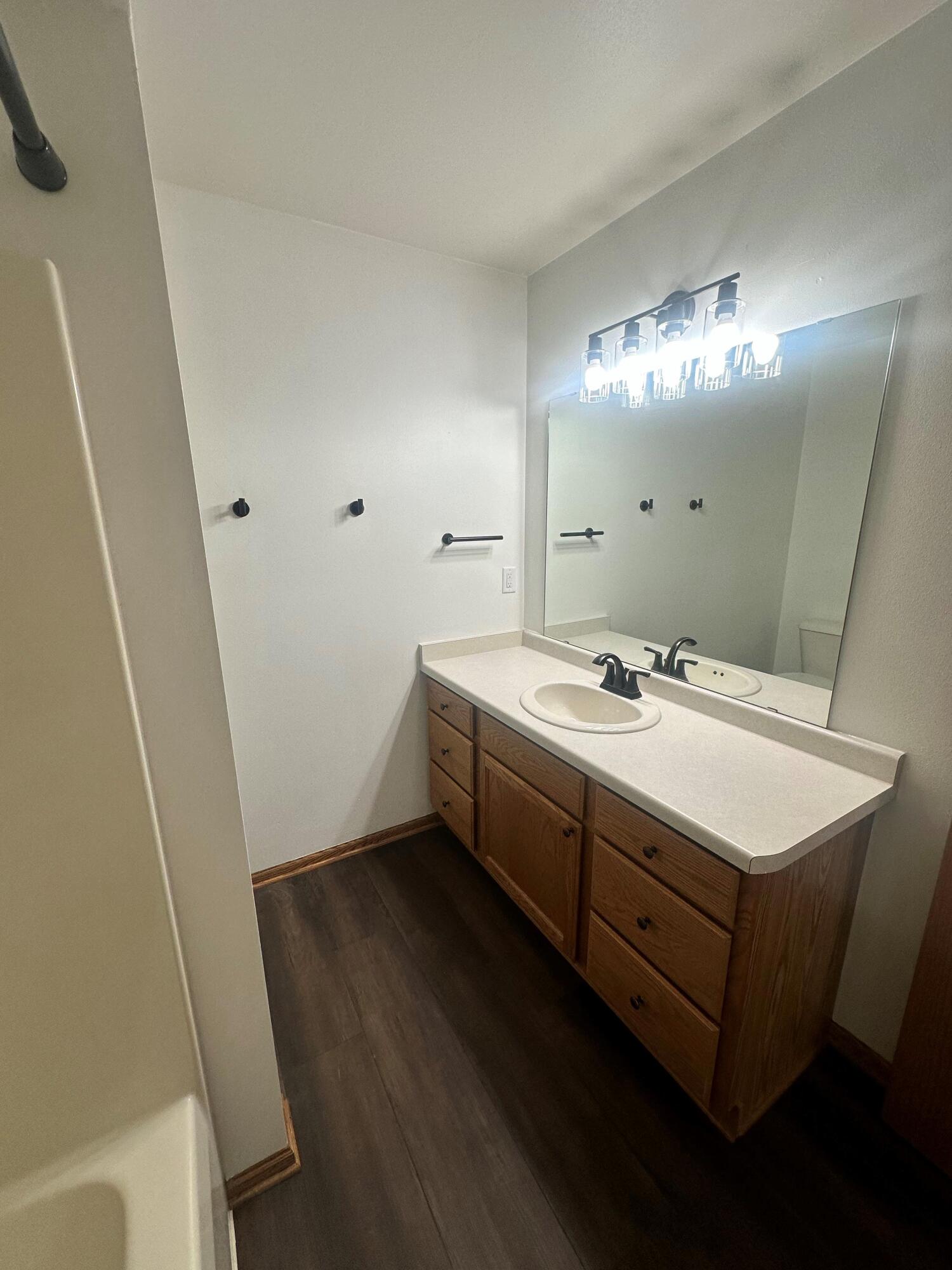 1133 Ellys Way Slinger, WI 53086 - Photo 13 of 35 Robert McCaigue - 1133 - Main Bath Upsta