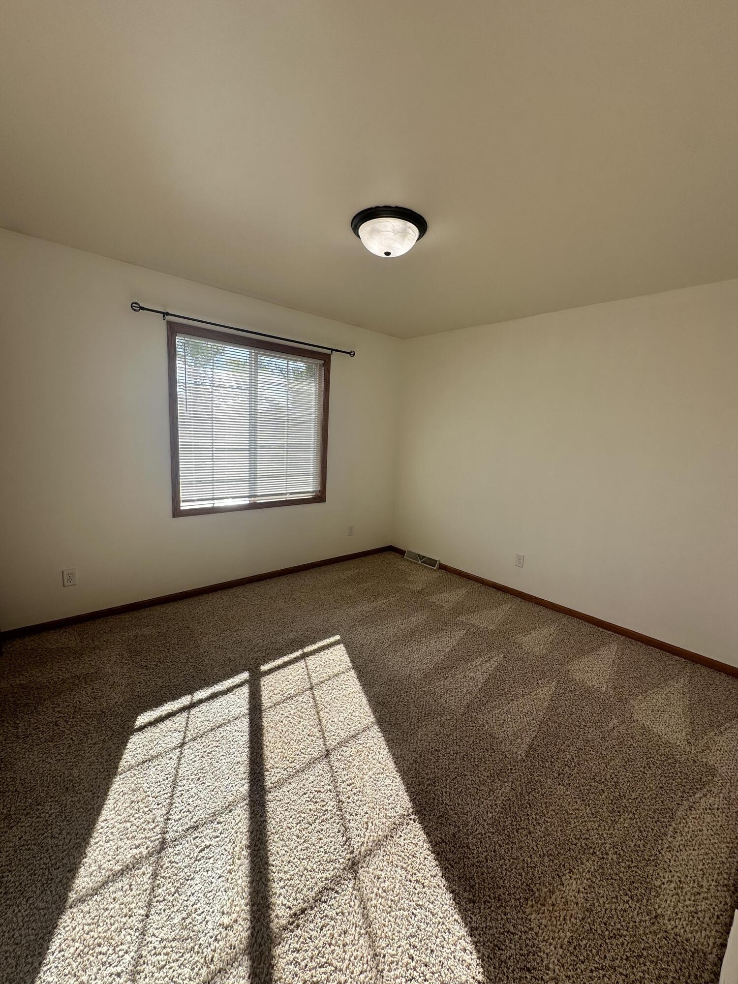 1133 Ellys Way Slinger, WI 53086 - Photo 21 of 35 Robert McCaigue - 1135 - BR 3