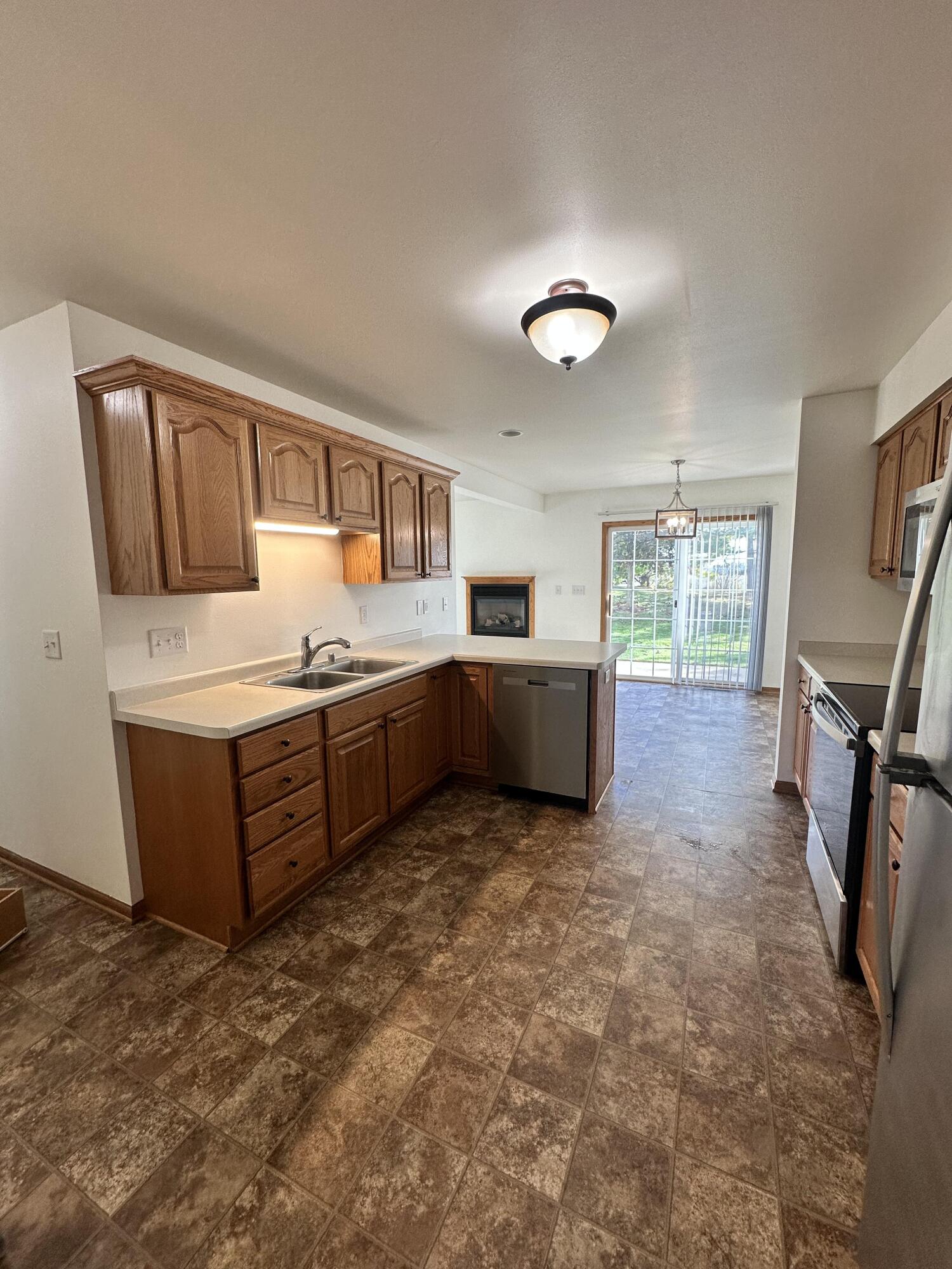1133 Ellys Way Slinger, WI 53086 - Photo 26 of 35 Robert McCaigue - 1135 - Kitchen