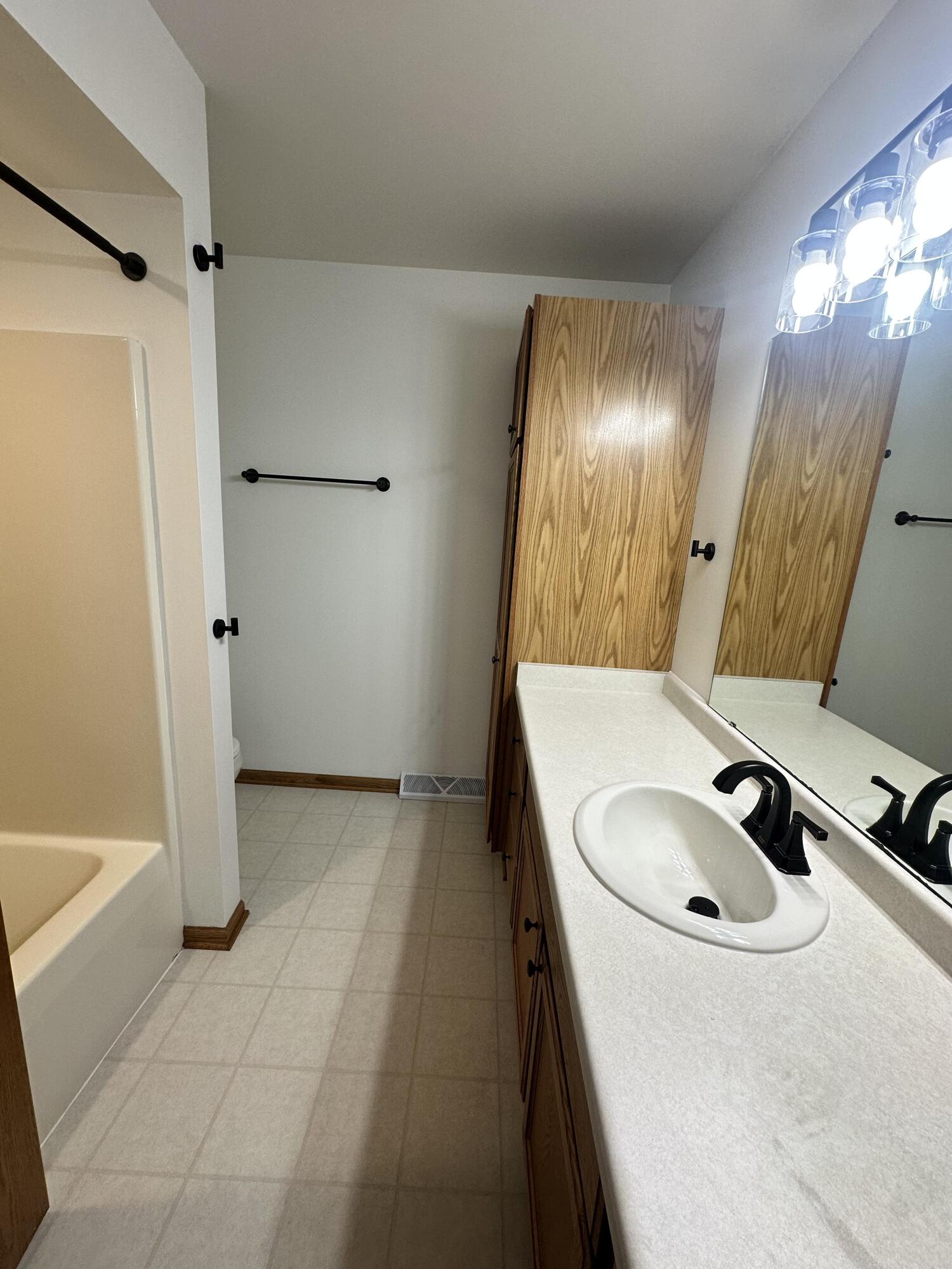 1133 Ellys Way Slinger, WI 53086 - Photo 33 of 35 Robert McCaigue - 1135 - Main Bedroom Ba