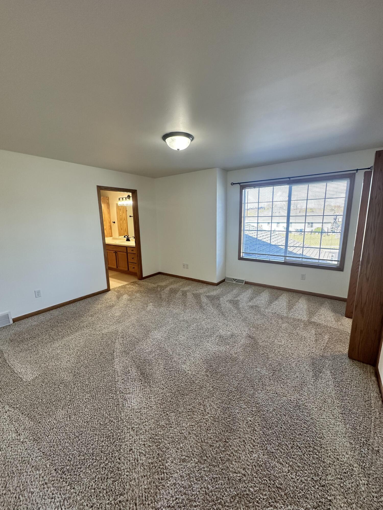 1133 Ellys Way Slinger, WI 53086 - Photo 35 of 35 Robert McCaigue - 1135 - Main Bedroom