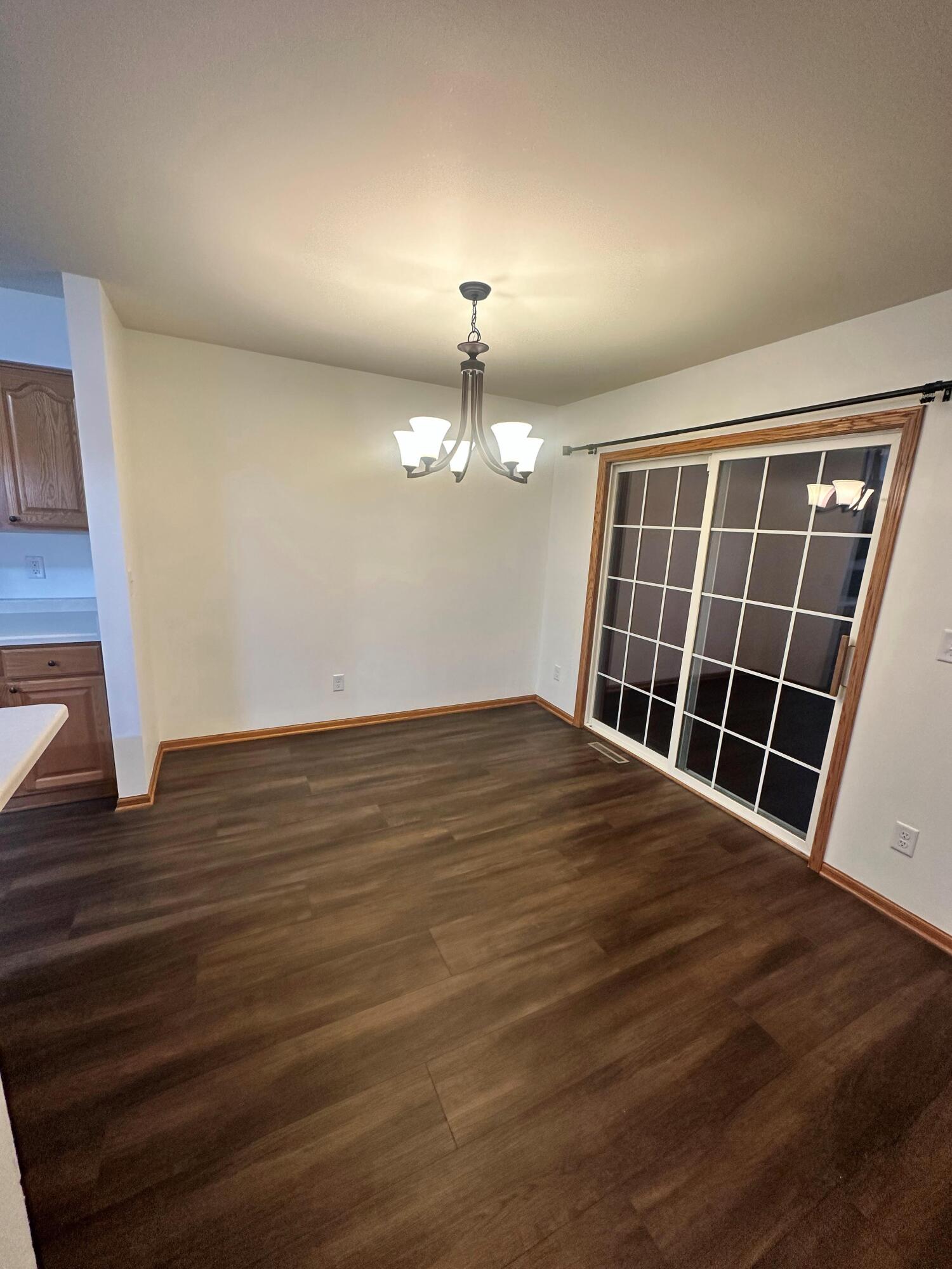 1133 Ellys Way Slinger, WI 53086 - Photo 5 of 35 Robert McCaigue - 1133 - Dining