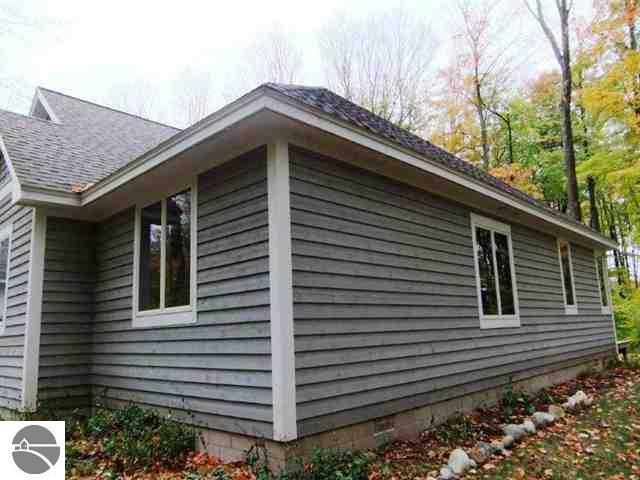 1661 East Kasson Road Maple City, MI 49664 - Photo 4 of 25 1731281-3.JPG