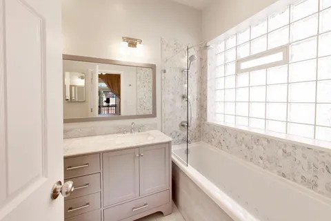 $550,000 | 1732 West Diversey Parkway, Unit 2W, Chicago, IL 60614