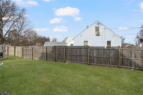 $620,000 | 4 Halsey Avenue, Middletown, RI 02842