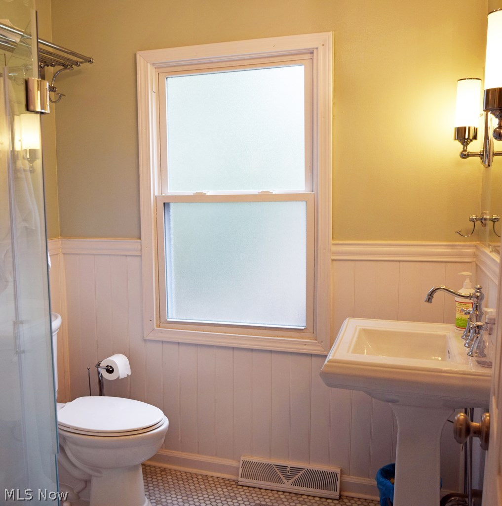 757 Som Center Road Cleveland, OH 44143 - Photo 9 of 15 Gallery Image 9