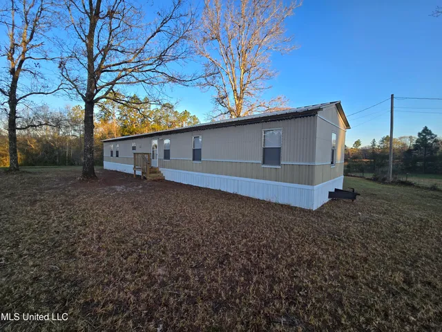 $900 | 20049 Red Oak Road, Saucier, MS 39574