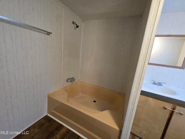 $900 | 20049 Red Oak Road, Saucier, MS 39574