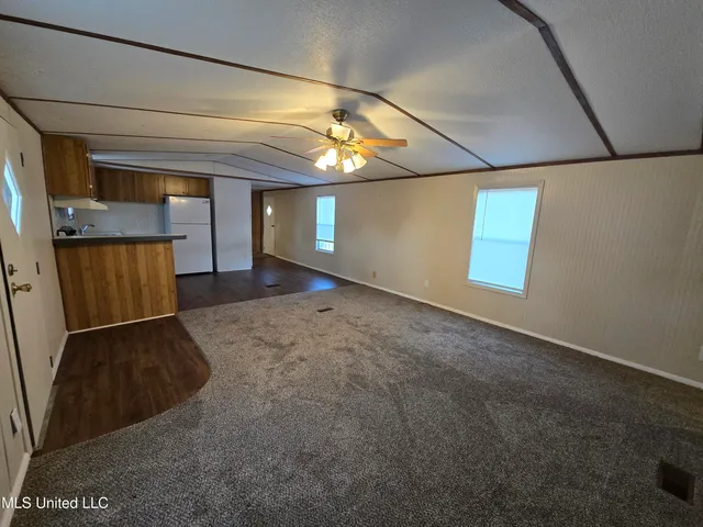 $900 | 20049 Red Oak Road, Saucier, MS 39574