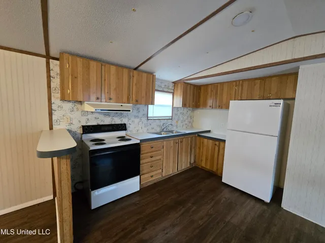 $900 | 20049 Red Oak Road, Saucier, MS 39574