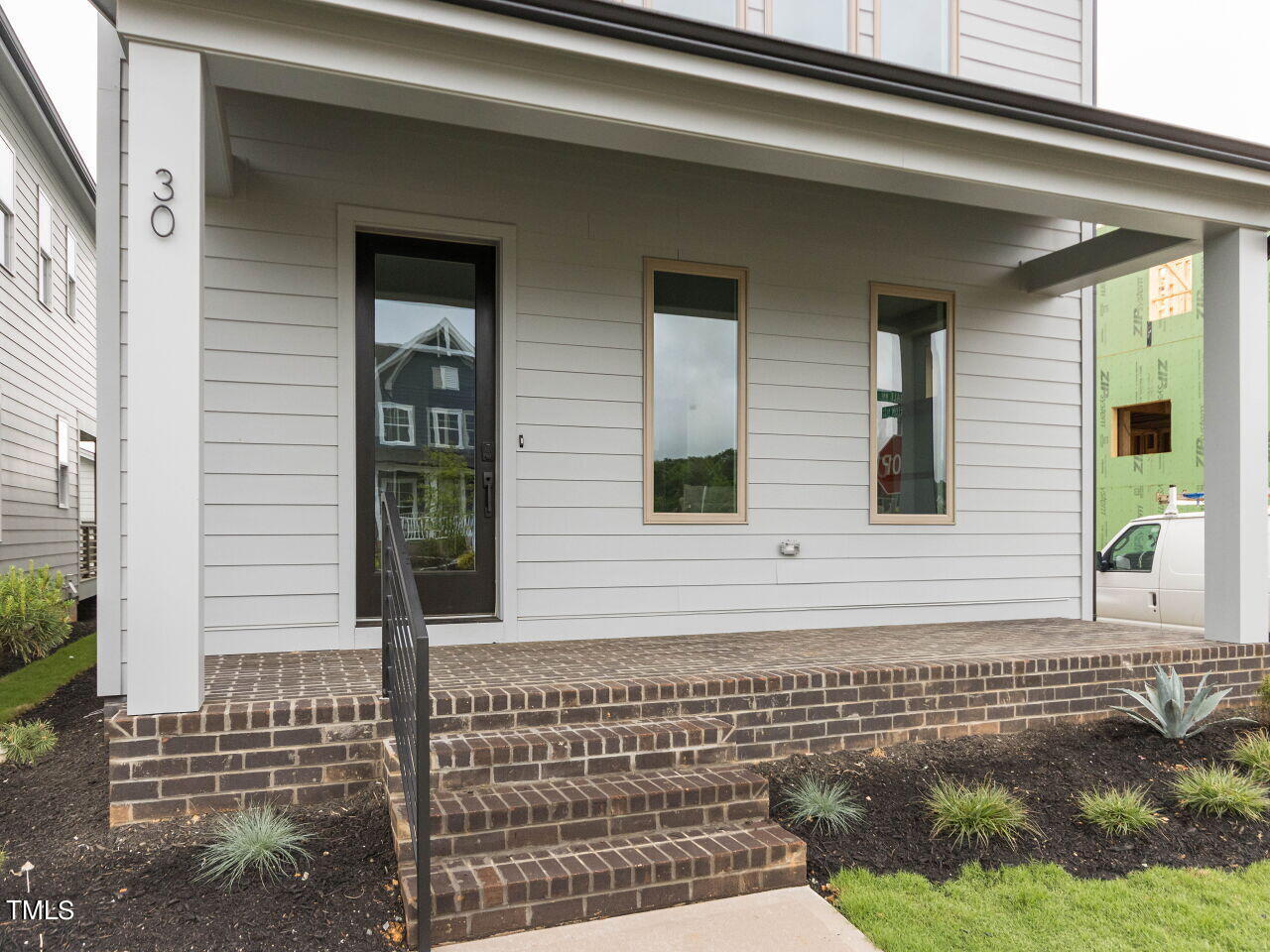 003-1280x960-front-porch