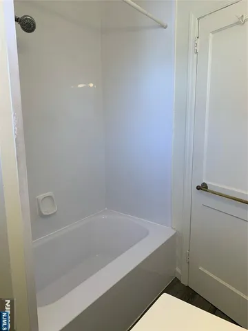 $1,950 | 505 Schuyler Avenue, Unit 1, North Arlington, NJ 07031