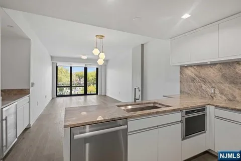 $795,000 | 320 Adolphus Avenue, Unit 404, Cliffside Park, NJ 07010