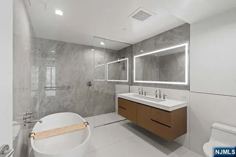 $795,000 | 320 Adolphus Avenue, Unit 404, Cliffside Park, NJ 07010