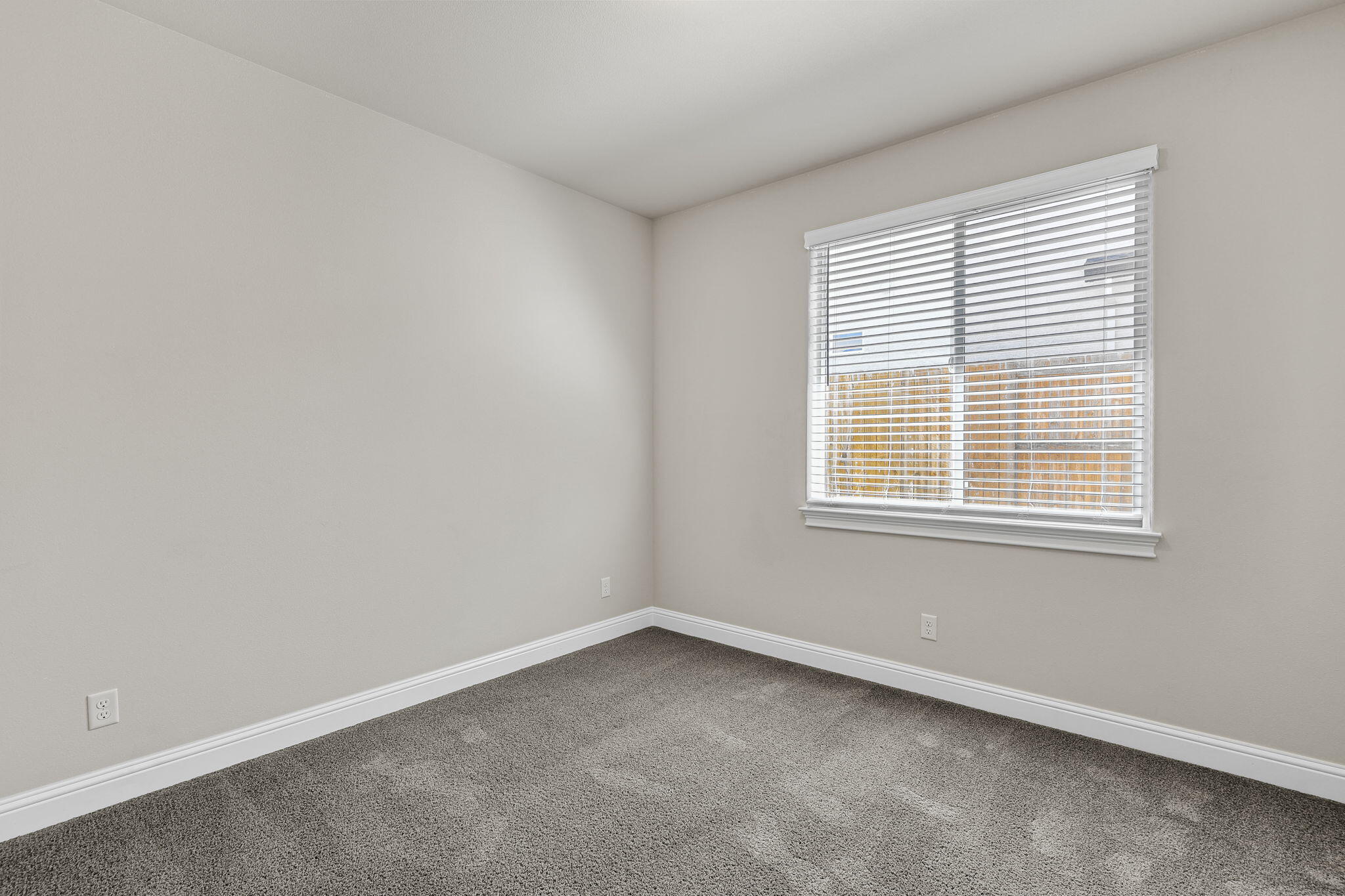 150 Trek Lane Redding, CA 96003 - Photo 18 of 29 Bedroom 2